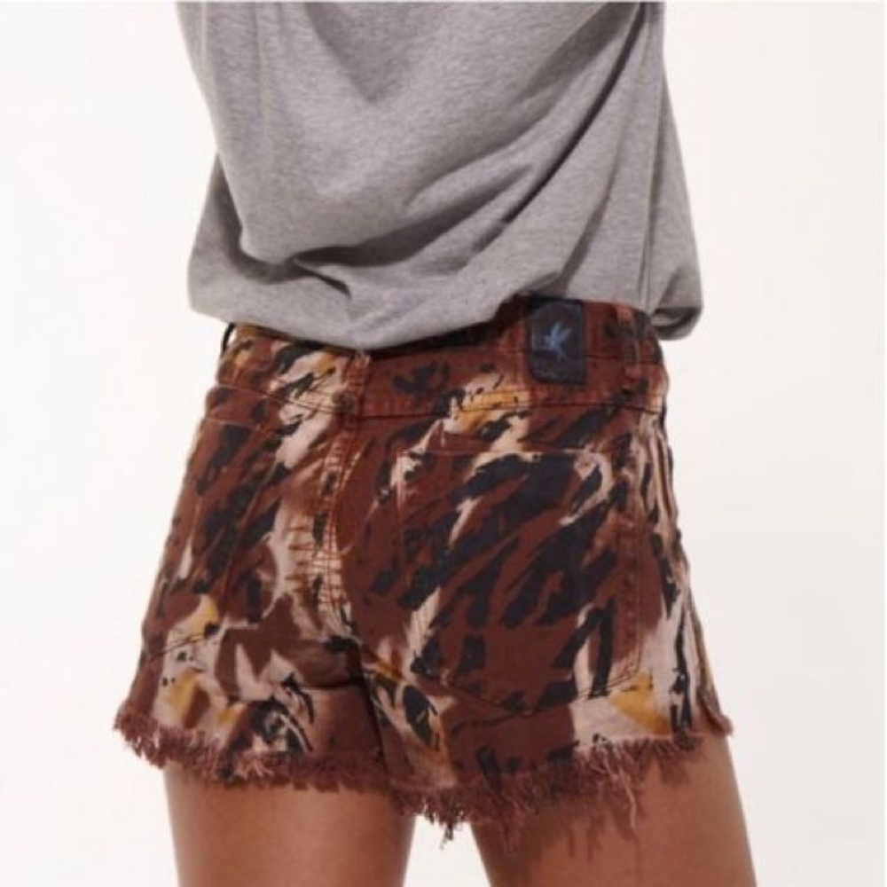BNWT One Teaspoon Romeos Easy Tiger Denim Shorts Size 26
